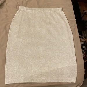 I’m 5”5’ and it covers my knees